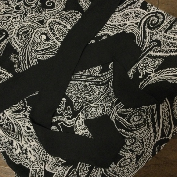 Paisley Tie-Waist Kimono Top B&W Bell Sleeve Asian Inspired - Picture 12 of 12